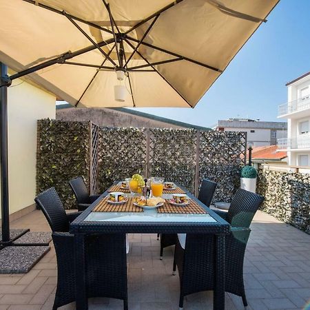Altido Apt For 8 With Huge Terrace In Old Town Of Viareggio Exterior foto