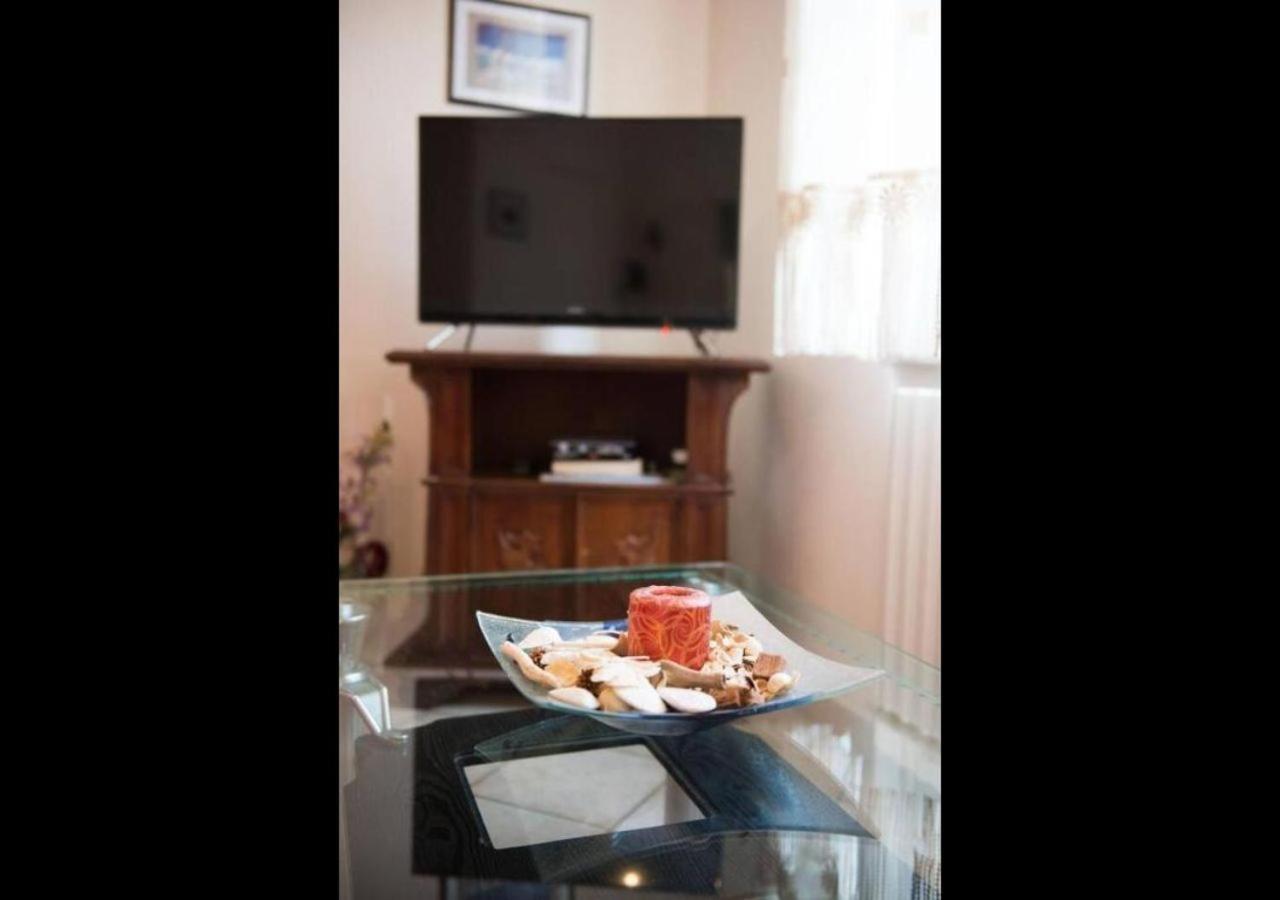 Altido Apt For 8 With Huge Terrace In Old Town Of Viareggio Exterior foto