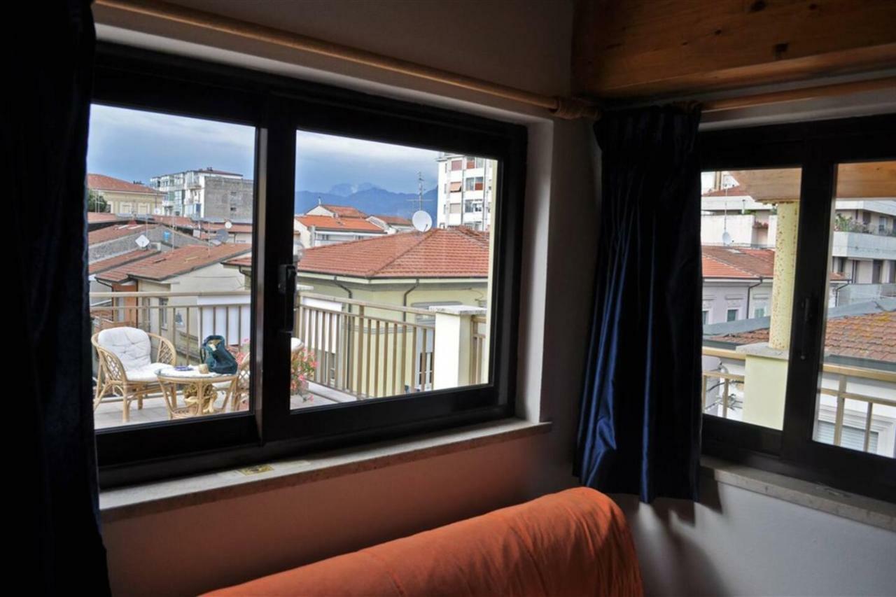 Altido Apt For 8 With Huge Terrace In Old Town Of Viareggio Exterior foto