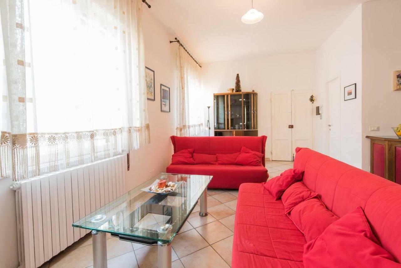 Altido Apt For 8 With Huge Terrace In Old Town Of Viareggio Exterior foto