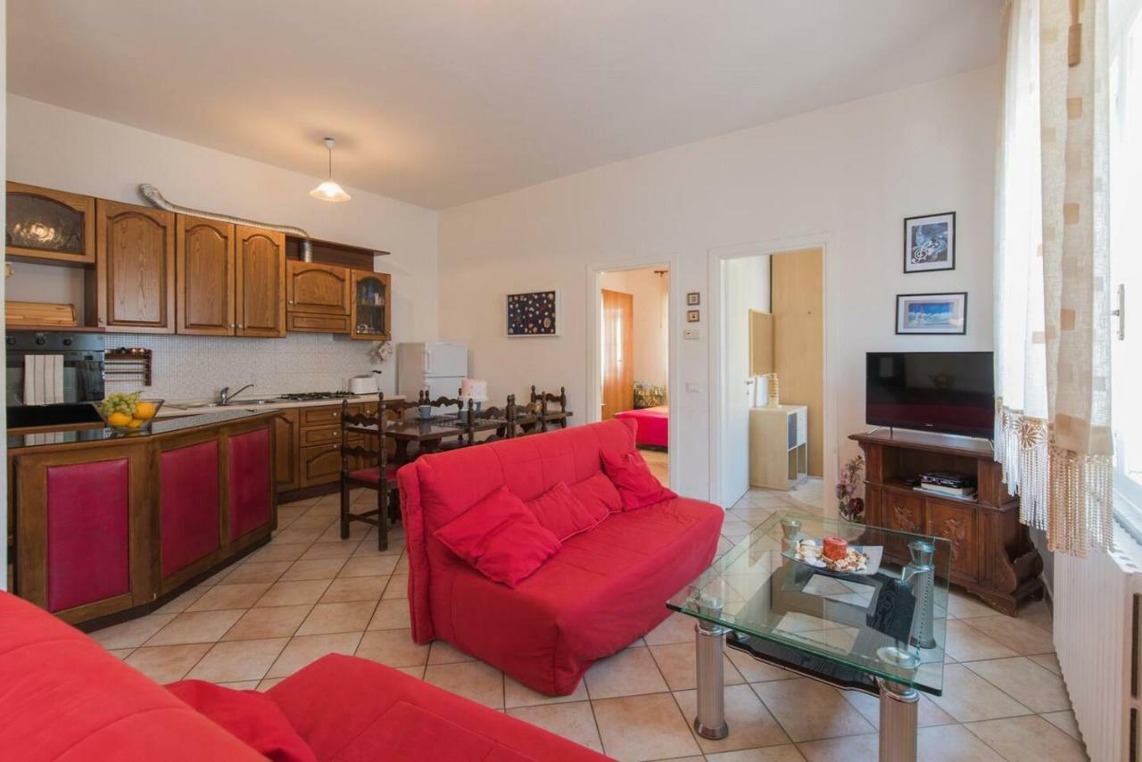 Altido Apt For 8 With Huge Terrace In Old Town Of Viareggio Exterior foto