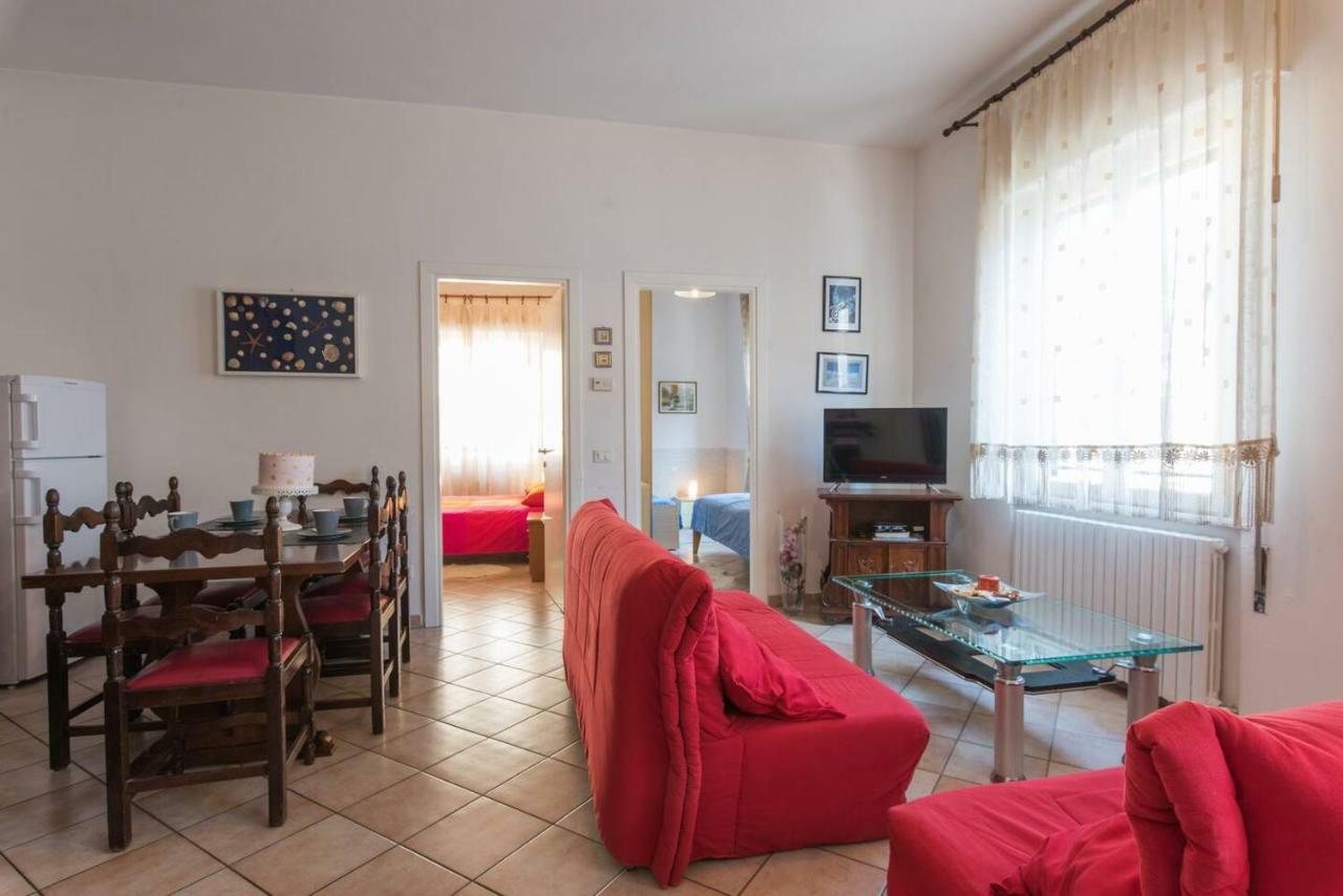 Altido Apt For 8 With Huge Terrace In Old Town Of Viareggio Exterior foto